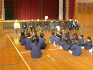 ボランティアの方を招いた感謝のつどいをしています