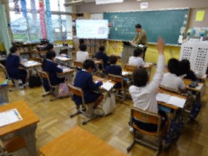 5年生が体積の学習をしています