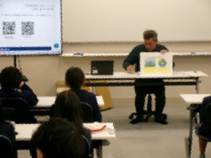 お茶についてのお話を聞いています